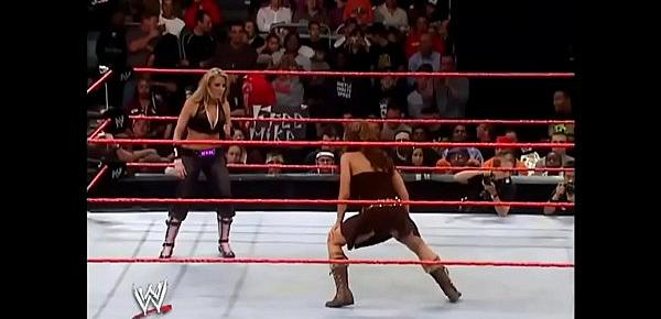  Trish Stratus vs Mickie James Raw 2006